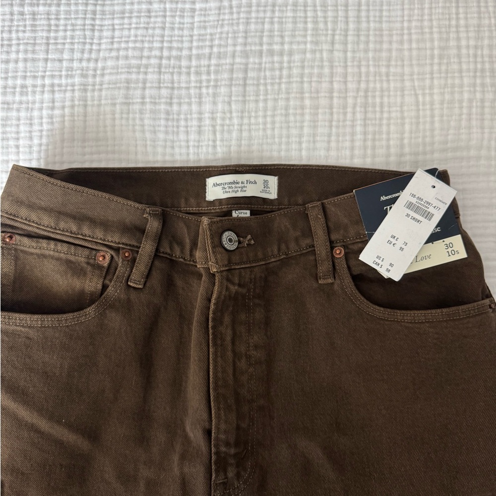 NWT - NEVER WORN Abercrombie & Fitch Tan High Rise Jeans